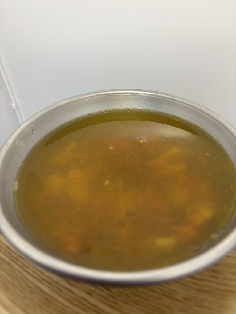からだを想う野菜スープ 和風五目 容器に開けた図