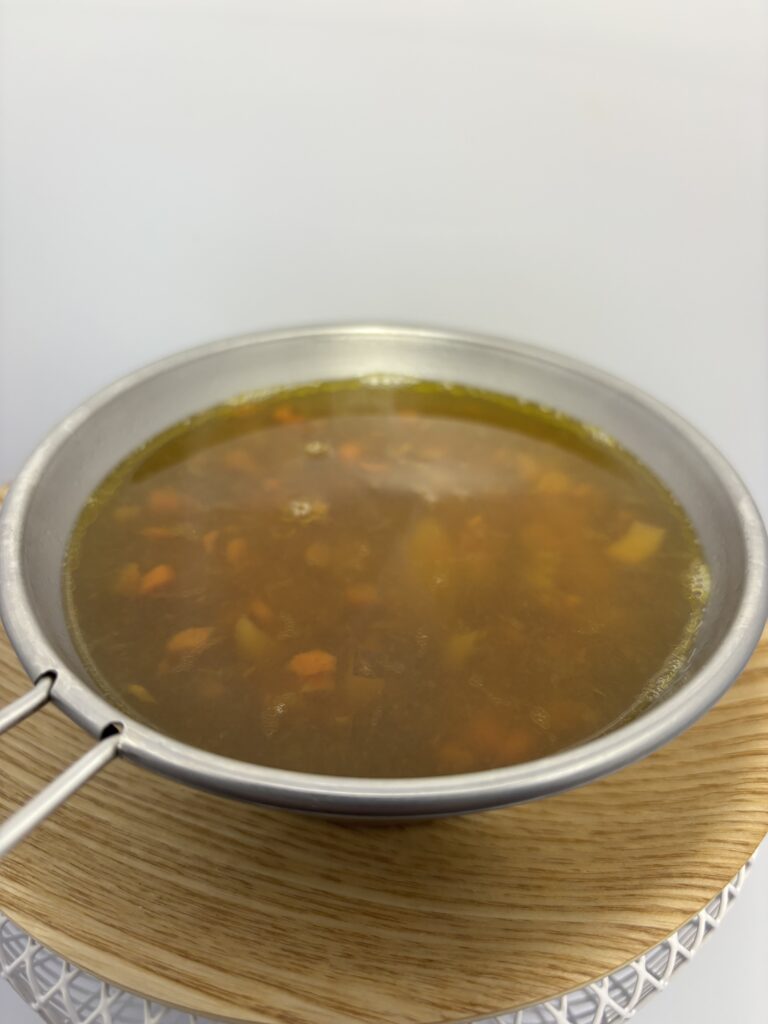 からだを想う野菜スープ 和風五目 加熱後容器に開けた図