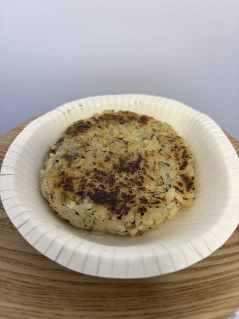 もっちりつや炊きおにぎり うめしそ 焼き上がり