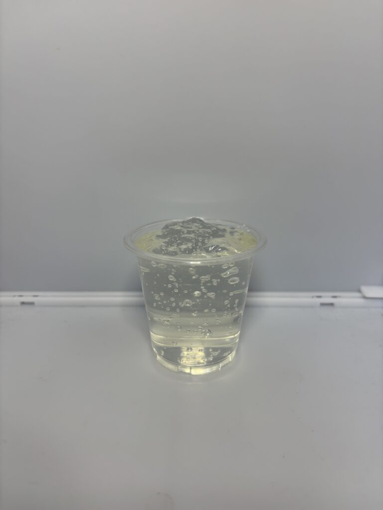 LIFE STOCK (HEALTH RESCUE JELLY) Water Break ソルティーライチ味 カップに移したところ