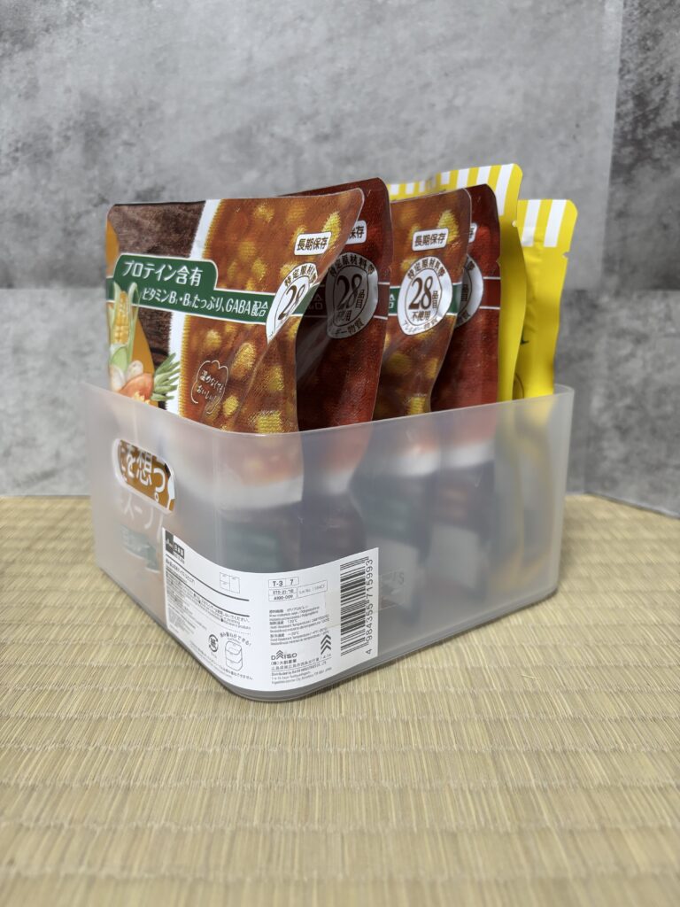 DAISO 積み重ねボックス スクエア レトルトスープを入れた図側面