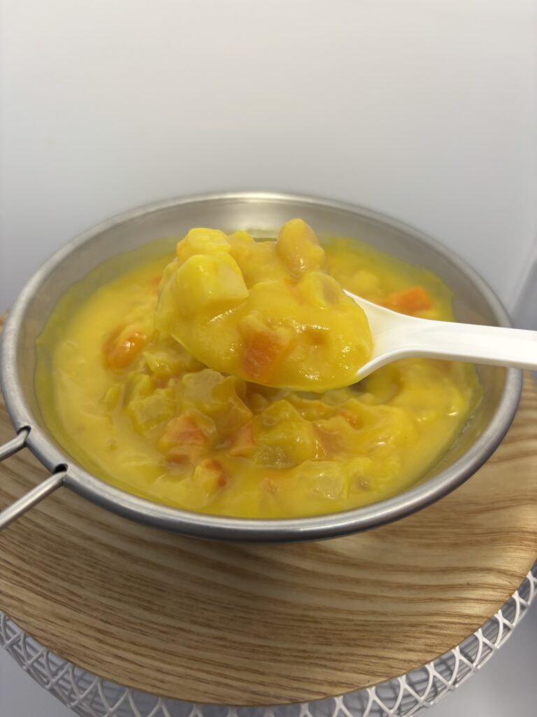 1/3日分の野菜を使った かぼちゃスープ 常温 中身をカップに移したところ2
