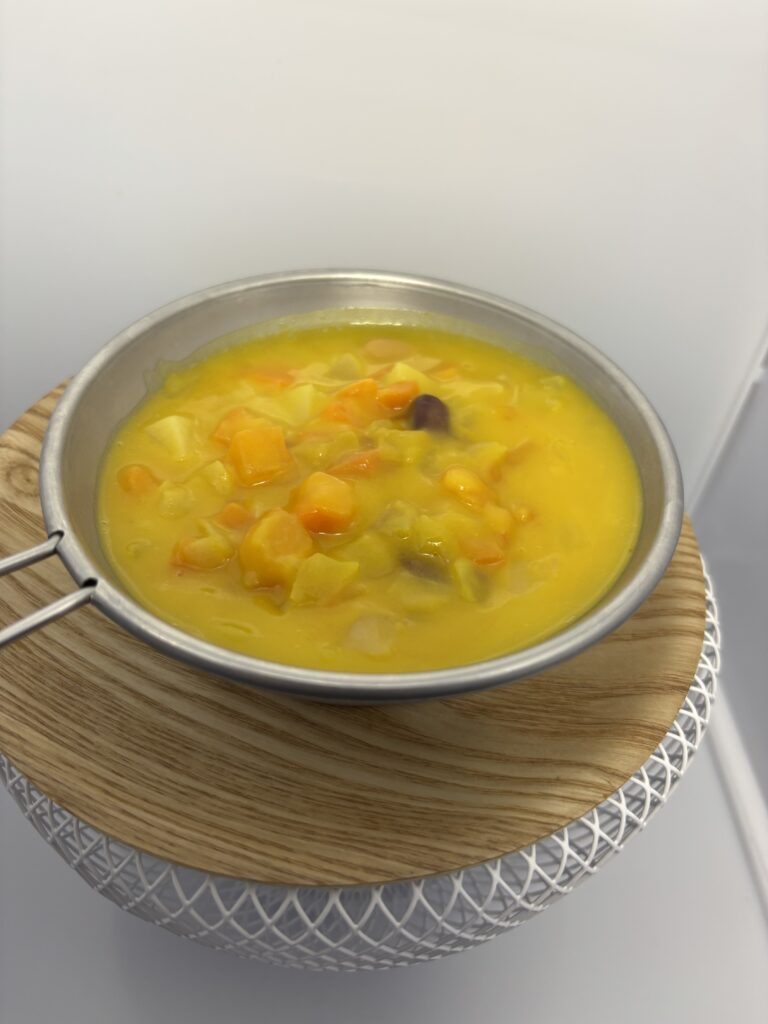 1/3日分の野菜を使った かぼちゃスープ 加熱 中身をカップに移したところ