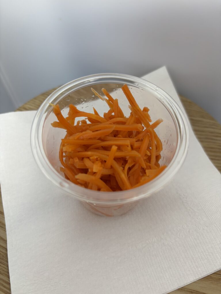 キューネ キャロットサラダ 中身を出したところ