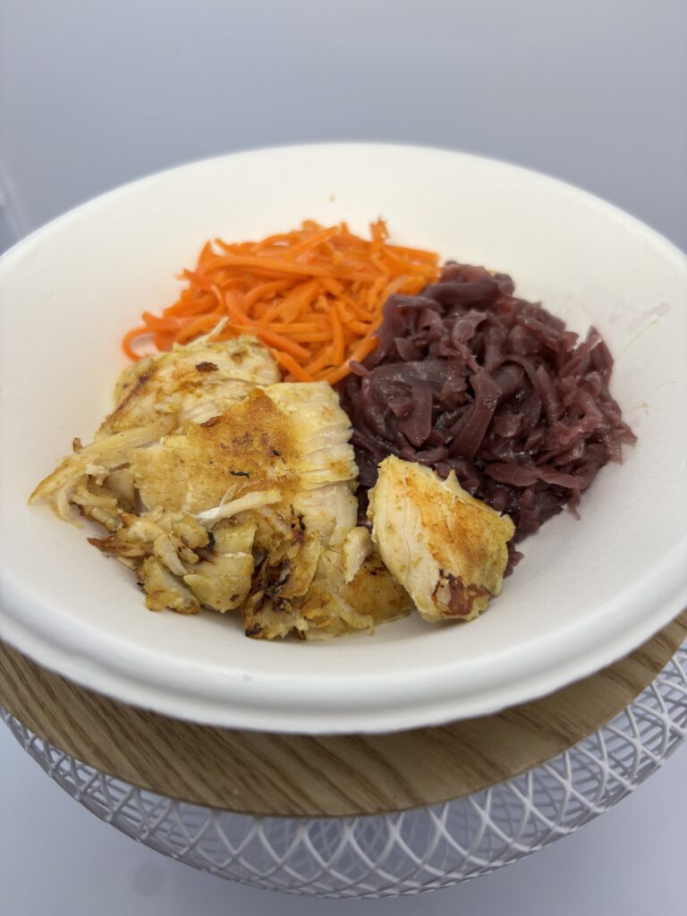 丸かじりチキンとキャロットサラダ&レッドキャベツ