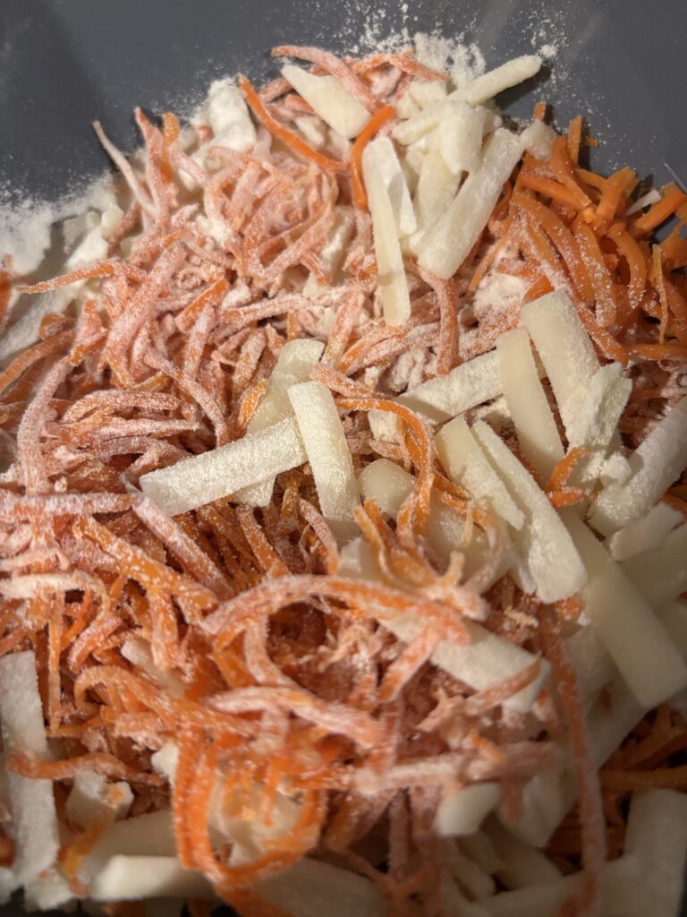 キューネ キャロットサラダ アレンジ ガレット 材料を混ぜる