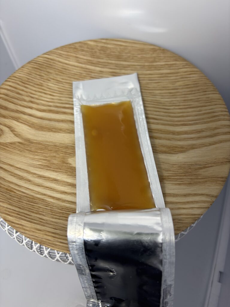 FREEats (フリーツ) さつまいもようかん　個包装　中身を出したところ