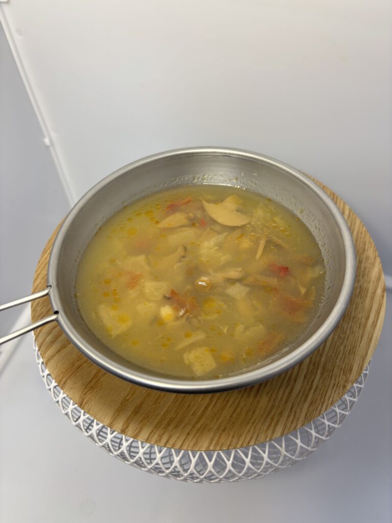 KAGOME 野菜たっぷりきのこのスープ　常温　中身を出したところ