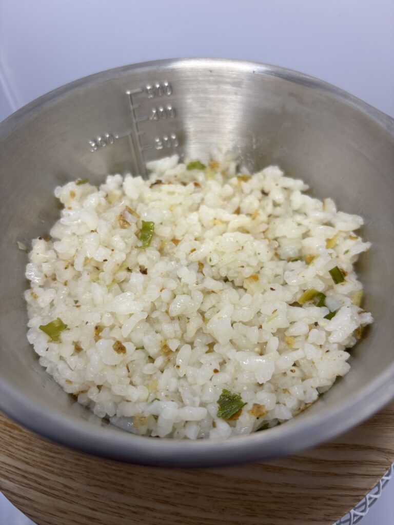 マジックライス ななこめっつ 鯛めし　熱湯調理後　容器に移した図