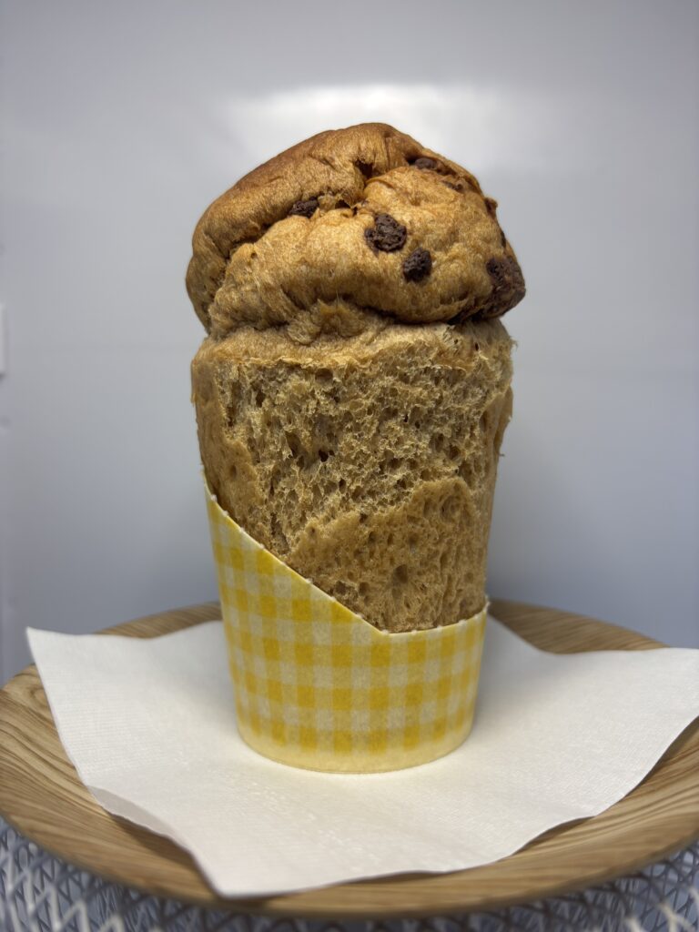 紙コップパン チョコレート　中身を出したところ2　コップを切り取った状態