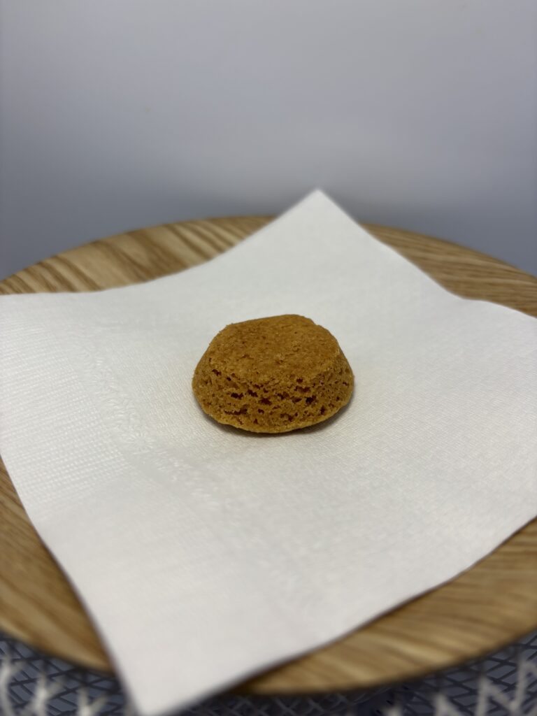 防災スイーツ バニラガレット　中身を出したところ