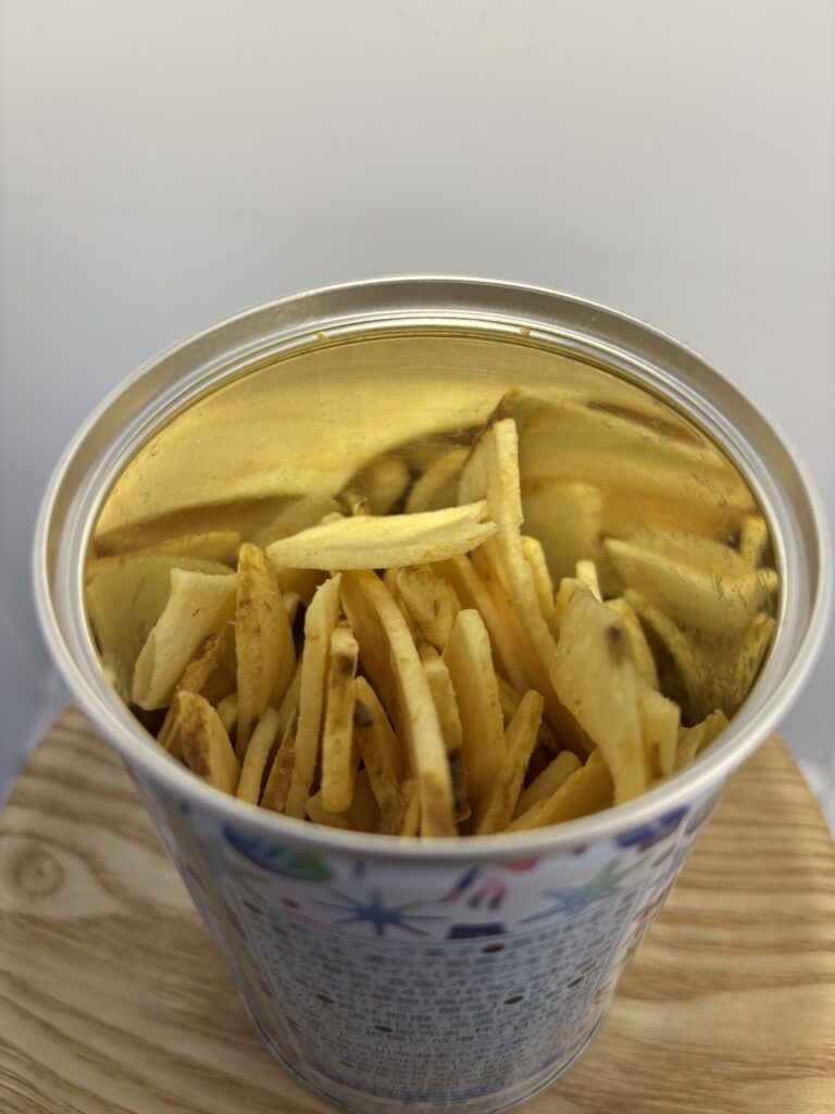 ピュアポテト オホーツクの塩と岩塩 缶の中