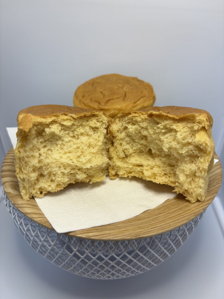 おからパン缶 オレンジ　中身　半分に割った状態