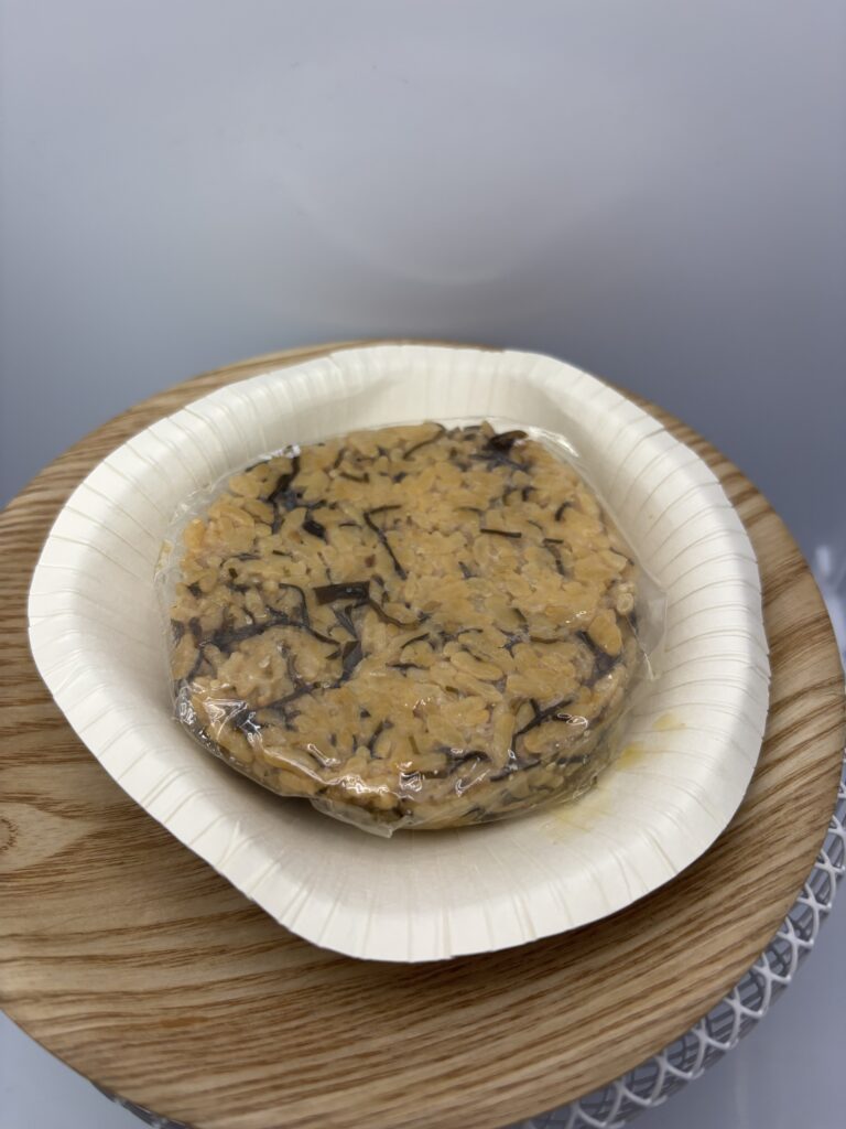 もっちりつや炊きおにぎり こんぶ 中身を出したところ